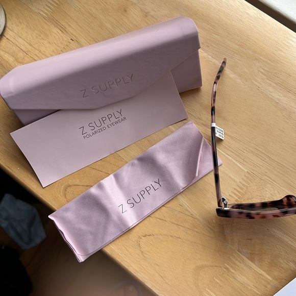 Z Supply feel good rose quartz Cat-Eye Sunglasses - Picture 3 of 5